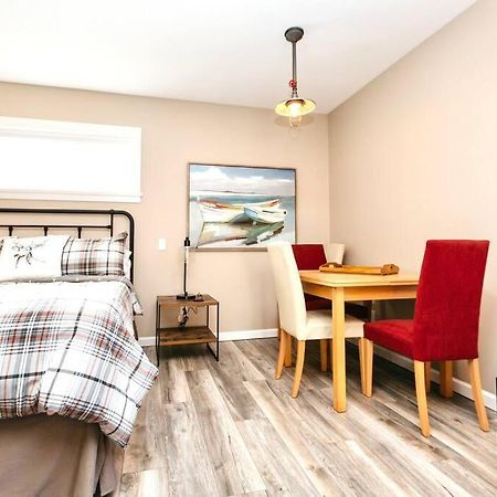 Raincoast Retreat At Shawnigan Lake! Eksteriør bilde