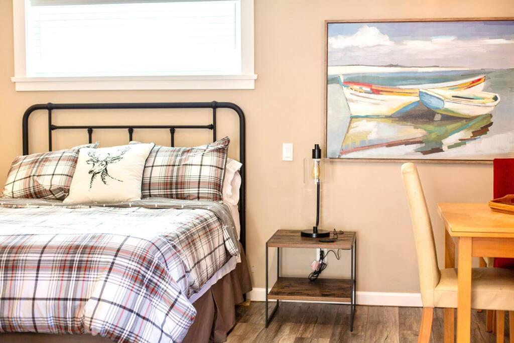 Raincoast Retreat At Shawnigan Lake! Eksteriør bilde