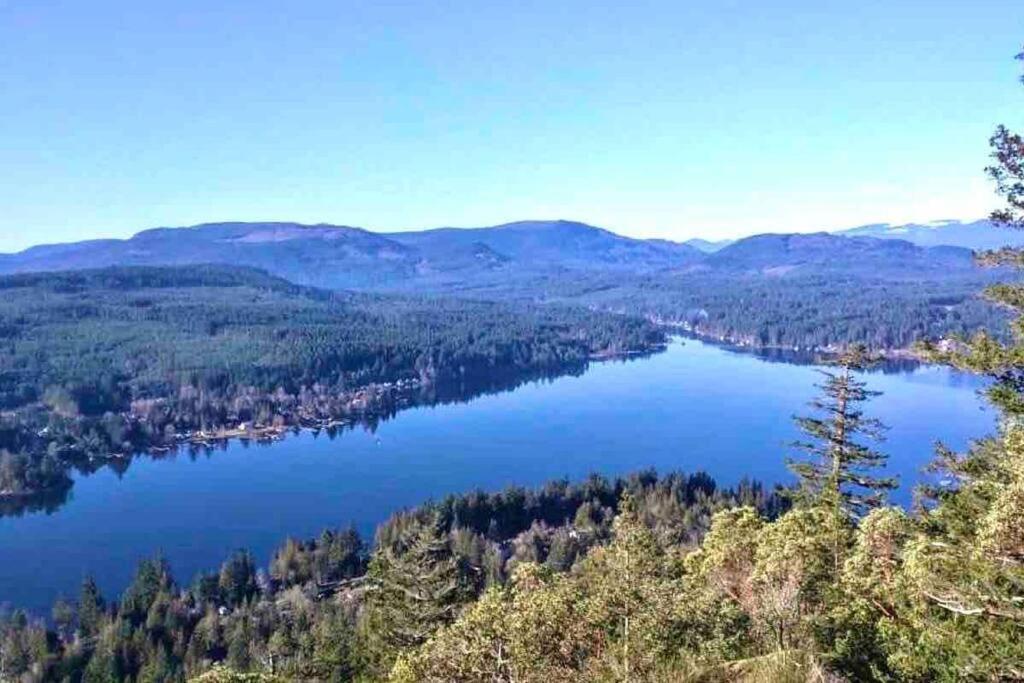 Raincoast Retreat At Shawnigan Lake! Eksteriør bilde